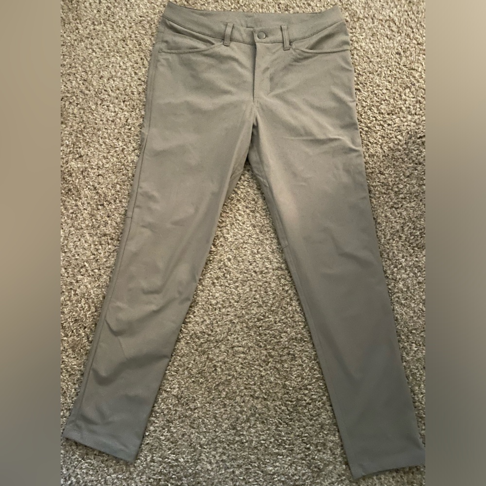 Lululemon ABC Slim pant. Men’s size 31. Worn a few times.